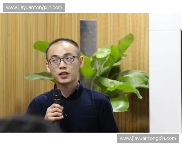 综合格斗运动的发展历程与未来趋势分析:技术创新与全球化竞争的双重推动 综合格斗运动的发展历程与未来趋势分析:技术创新与全球化竞争的双重推动